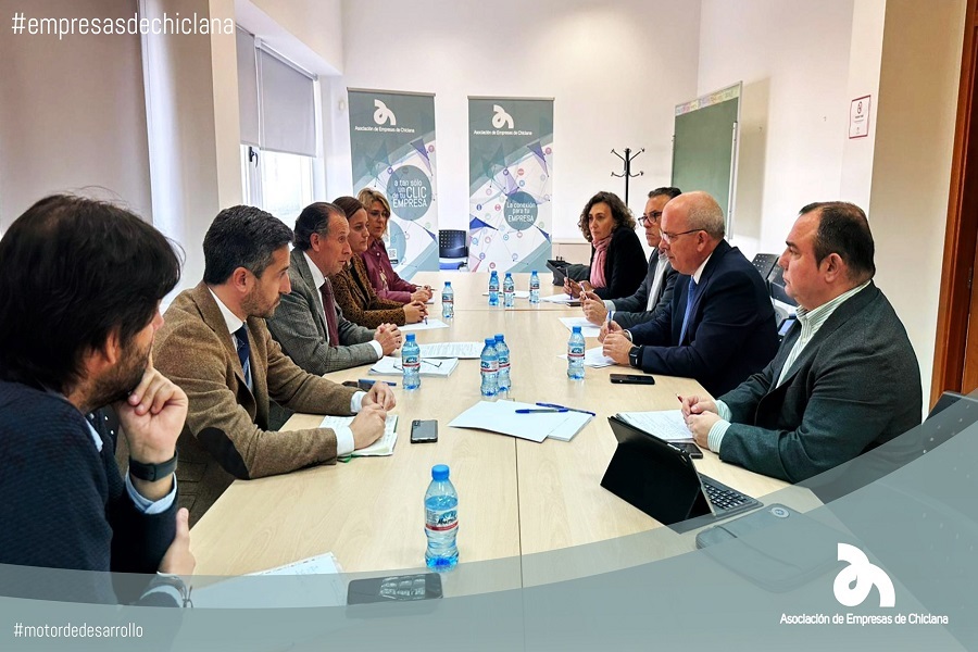 La CEC se reúne con el Ayuntamiento de Chiclana para abordar temas de infraestructuras de nuestra ciudad.